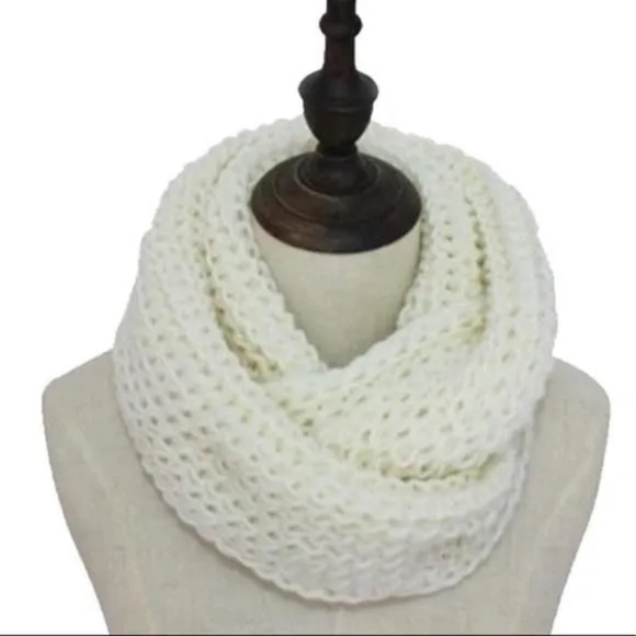 H&M Divided Soft Pointelle Knit White Cream Buttery Soft Infinity Scarf - Picture 1 of 10